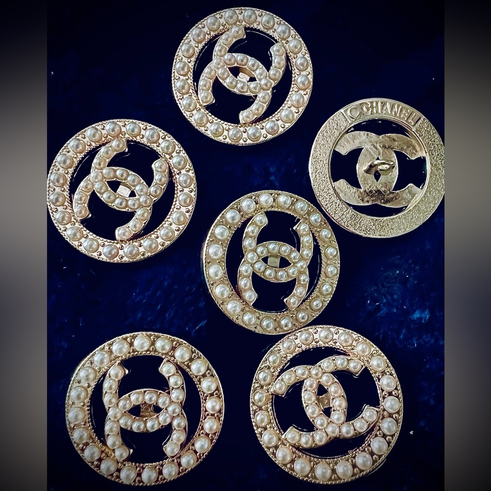 CC-(set of 6) 23mm=0.91”Pearl embellished golden alloy shanked buttons/stamped🤩 - Picture 3 of 15